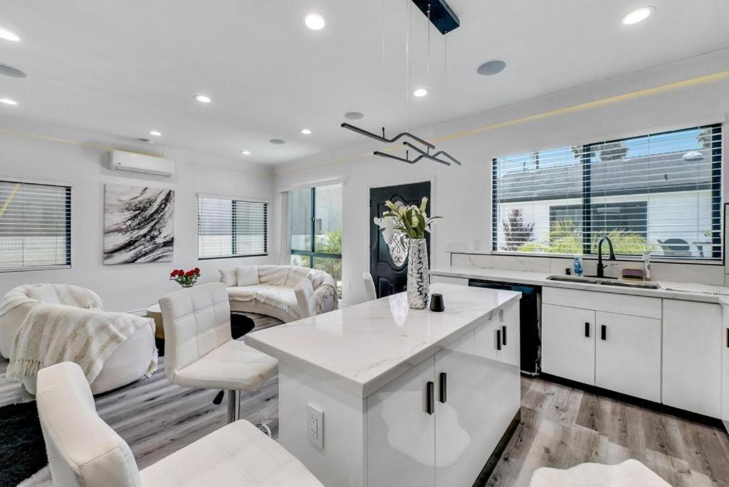 Luxury 2 Bedroom Villa Huntington Beach Exterior photo